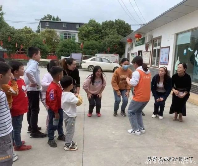 變廢為寶——舊瓶變身馬賽克花瓶