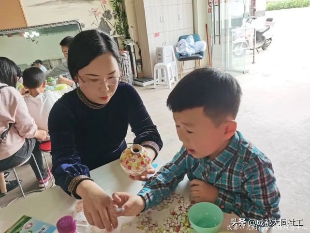 變廢為寶——舊瓶變身馬賽克花瓶