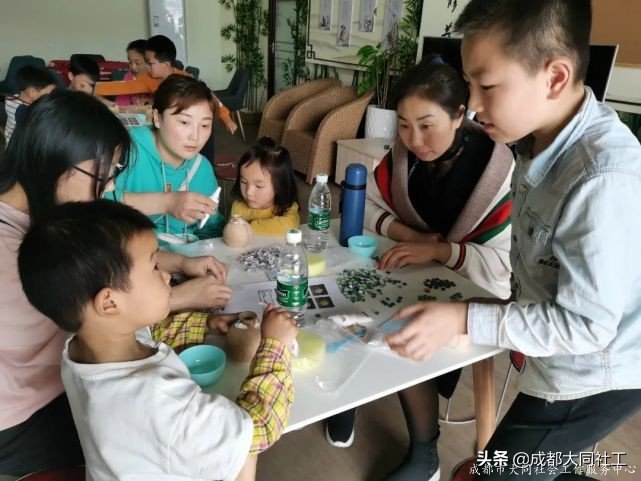 變廢為寶——舊瓶變身馬賽克花瓶
