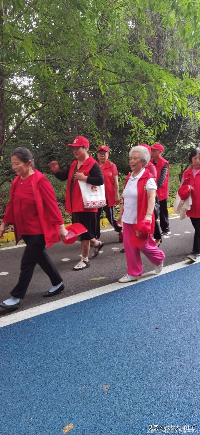 “永遠(yuǎn)跟黨走·府河綠道健步行”府河新居慶祝建黨100周年活動(dòng)