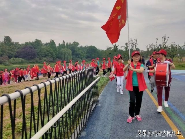 “永遠(yuǎn)跟黨走·府河綠道健步行”府河新居慶祝建黨100周年活動(dòng)