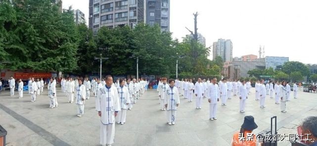「微項(xiàng)目營造」“愛成都 迎大運(yùn)”府河新居社區(qū)太極拳協(xié)會(huì)聯(lián)誼演出