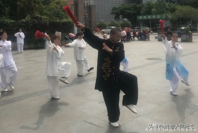 「微項(xiàng)目營造」“愛成都 迎大運(yùn)”府河新居社區(qū)太極拳協(xié)會(huì)聯(lián)誼演出