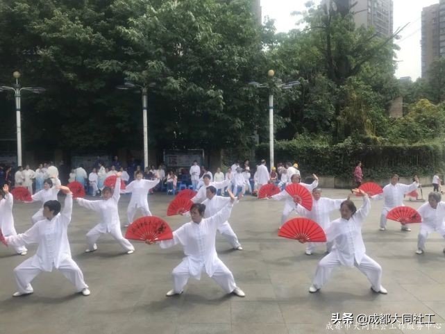 「微項(xiàng)目營造」“愛成都 迎大運(yùn)”府河新居社區(qū)太極拳協(xié)會(huì)聯(lián)誼演出