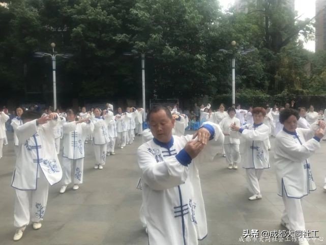 「微項(xiàng)目營造」“愛成都 迎大運(yùn)”府河新居社區(qū)太極拳協(xié)會(huì)聯(lián)誼演出