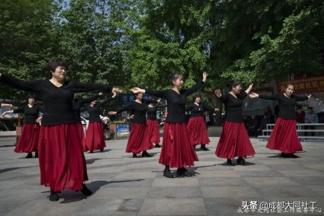 「活動回顧」五月贊 歌頌勞動者 夕陽紅歌舞團組織慶五一主題演出