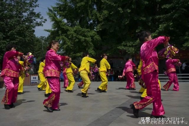 「活動回顧」五月贊 歌頌勞動者 夕陽紅歌舞團組織慶五一主題演出