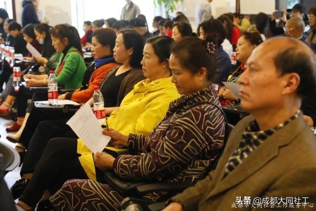 府河新居社區(qū)召開2021年度社區(qū)發(fā)展治理專項保障資金項目評審會議
