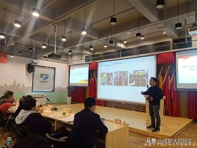 府河新居社區(qū)召開2021年度社區(qū)發(fā)展治理專項保障資金項目評審會議