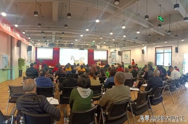 府河新居社區(qū)召開2021年度社區(qū)發(fā)展治理專項保障資金項目評審會議