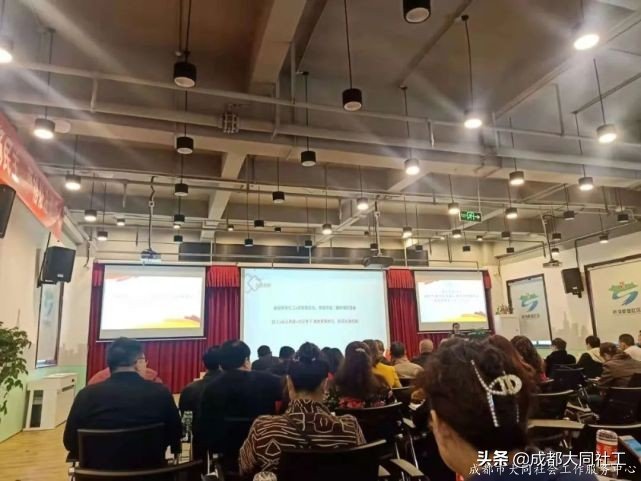 府河新居社區(qū)召開2021年度社區(qū)發(fā)展治理專項保障資金項目評審會議