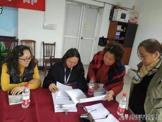 「金牛百千萬」走進九里堤，開展“微幸?！笔痉对郝渲笇?dǎo)工作