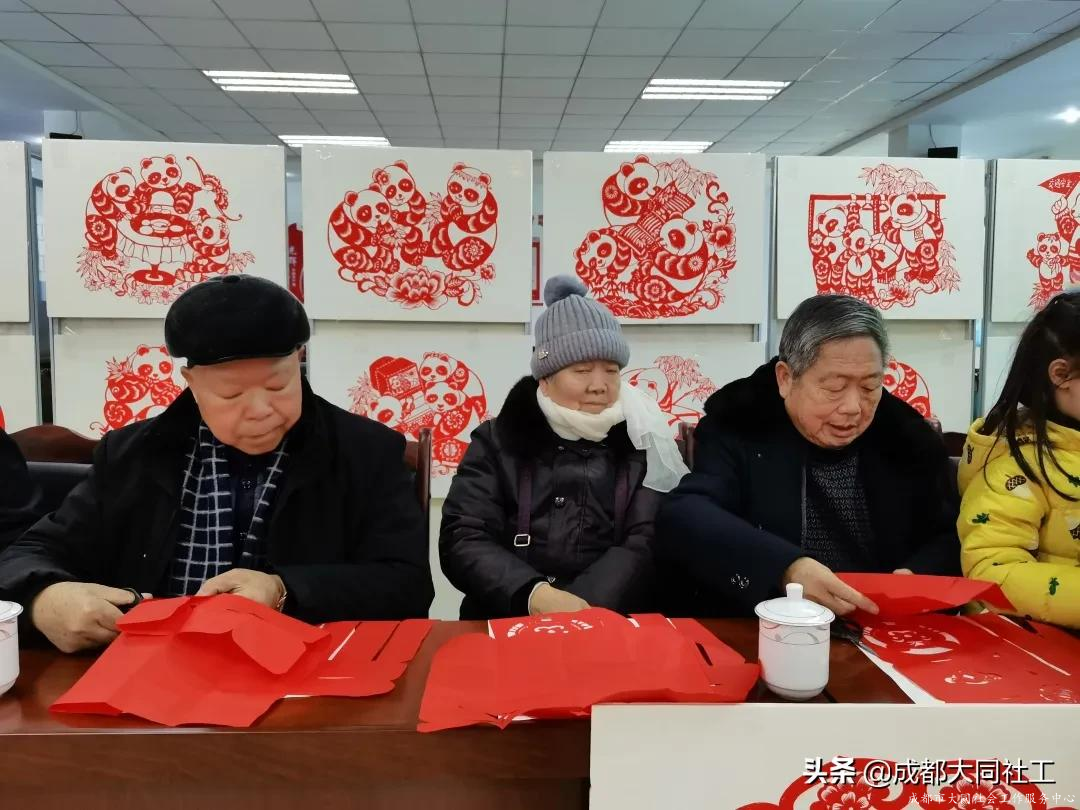 郫都區(qū)老干部活動(dòng)中心“?；⒂麓骸笔止ぜ艏埢顒?dòng)