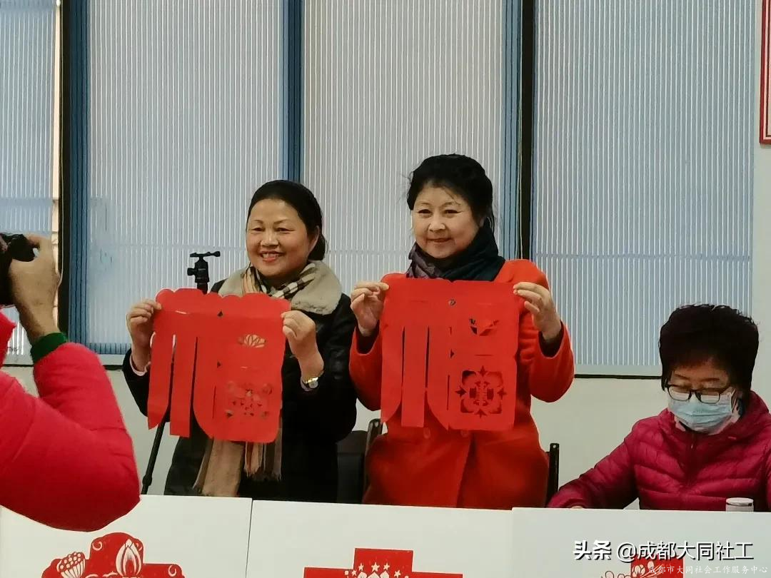 郫都區(qū)老干部活動(dòng)中心“福虎迎新春”手工剪紙活動(dòng)
