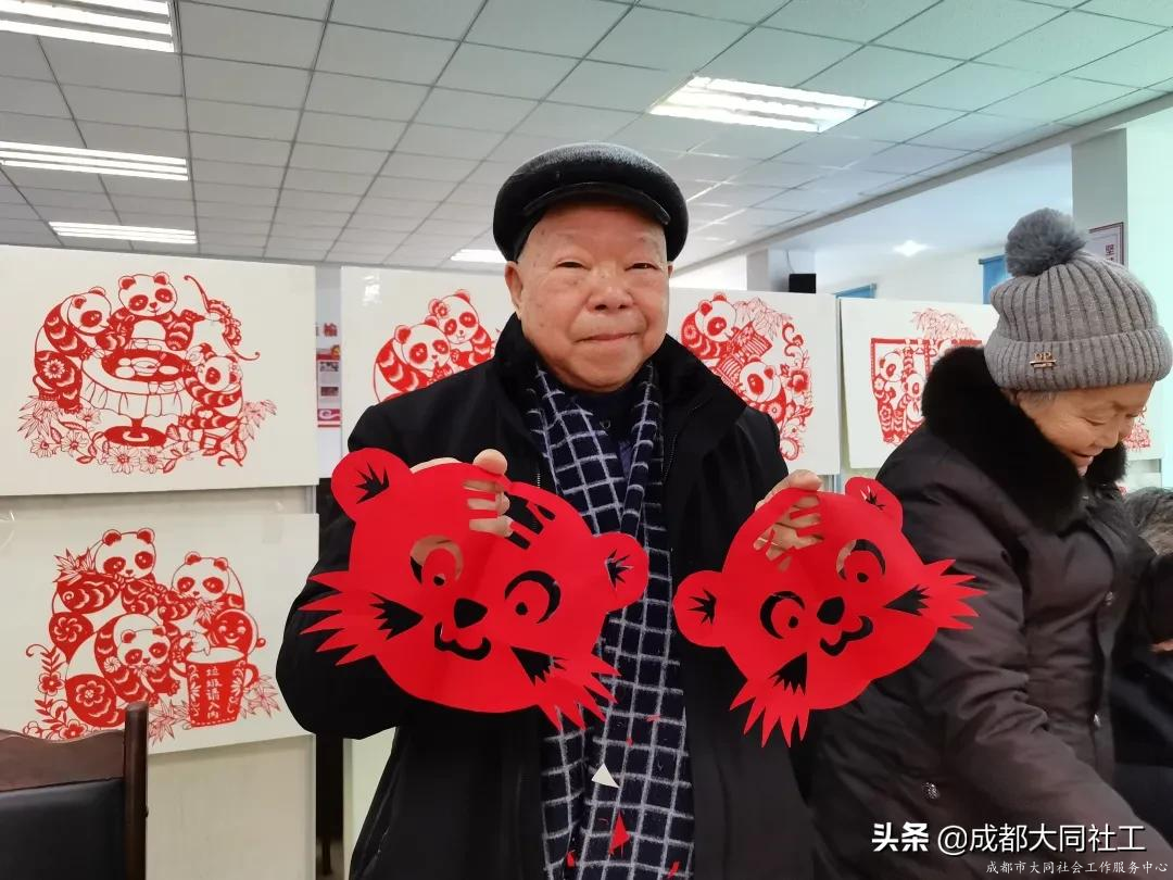 郫都區(qū)老干部活動(dòng)中心“?；⒂麓骸笔止ぜ艏埢顒?dòng)