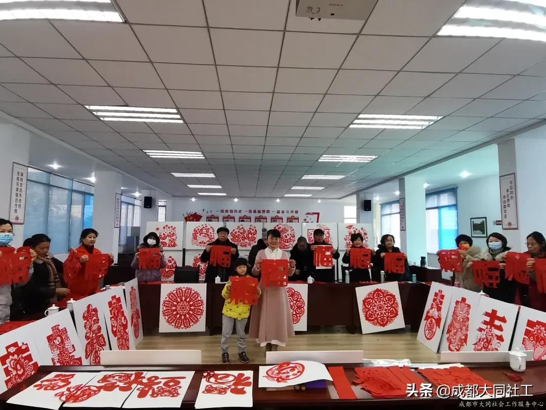 郫都區(qū)老干部活動(dòng)中心“?；⒂麓骸笔止ぜ艏埢顒?dòng)