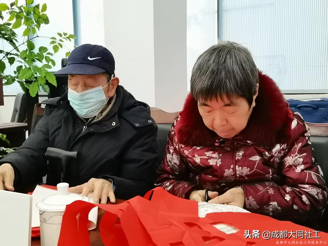 郫都區(qū)老干部活動(dòng)中心“?；⒂麓骸笔止ぜ艏埢顒?dòng)