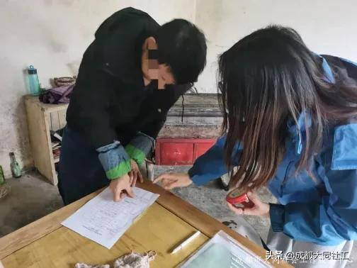 紅光街道關(guān)愛(ài)援助站為低保群眾送關(guān)愛(ài)
