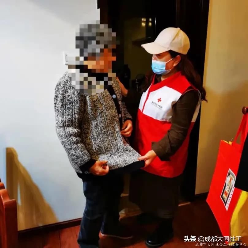 西華街道社工站助老志愿服務隊開展入戶關(guān)愛活動