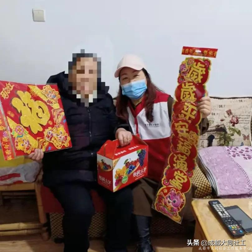 西華街道社工站助老志愿服務隊開展入戶關(guān)愛活動