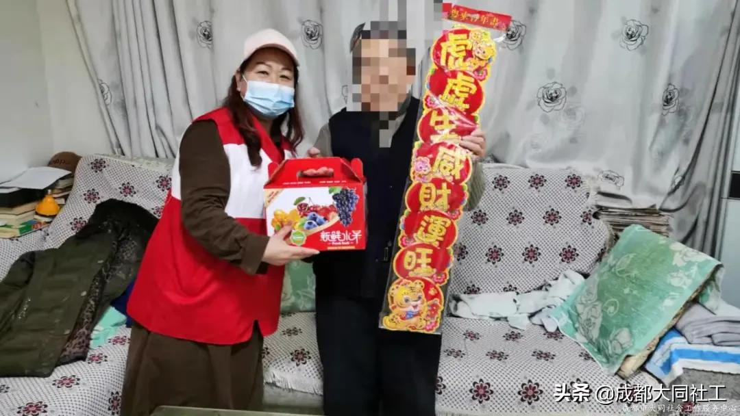 西華街道社工站助老志愿服務隊開展入戶關(guān)愛活動