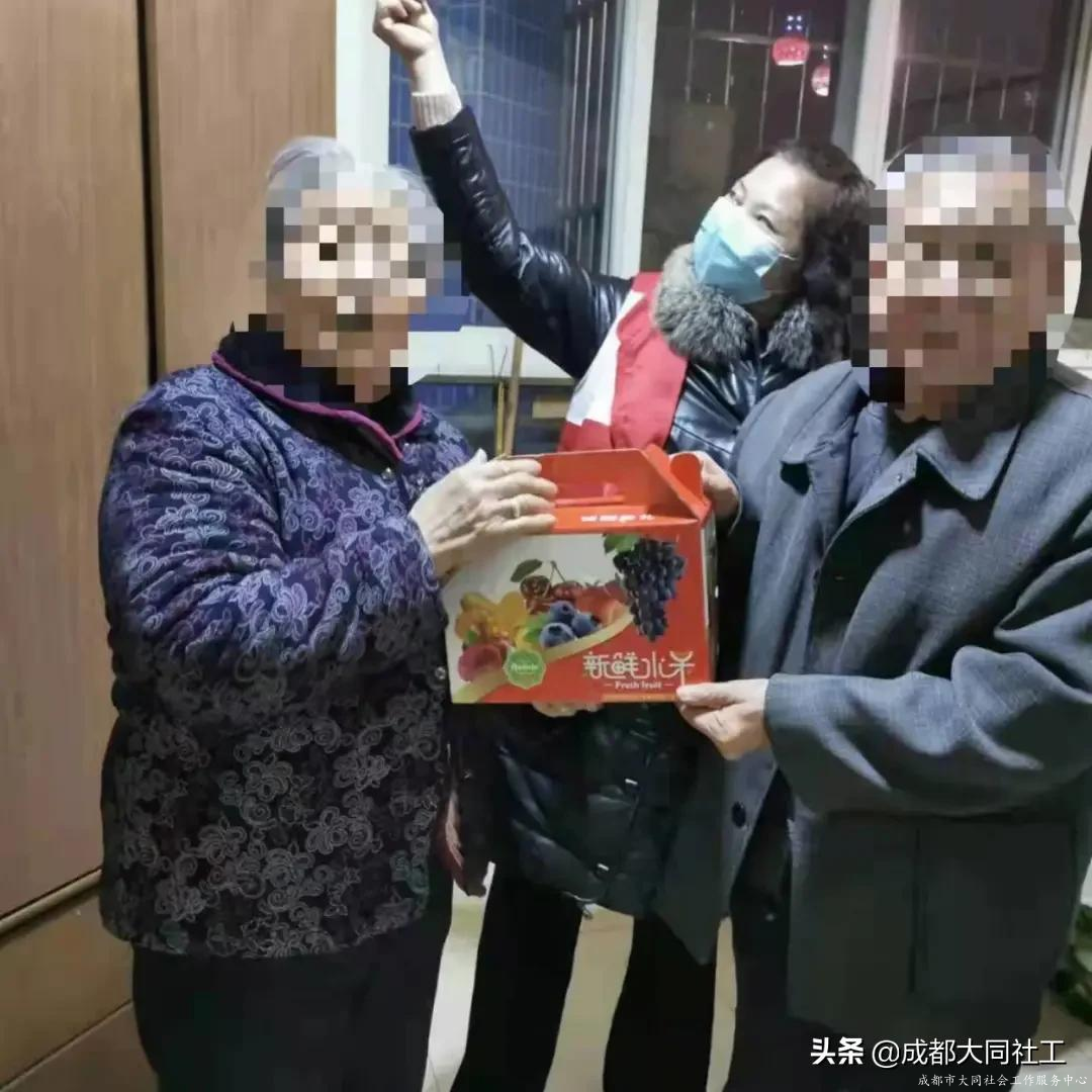 西華街道社工站助老志愿服務隊開展入戶關(guān)愛活動
