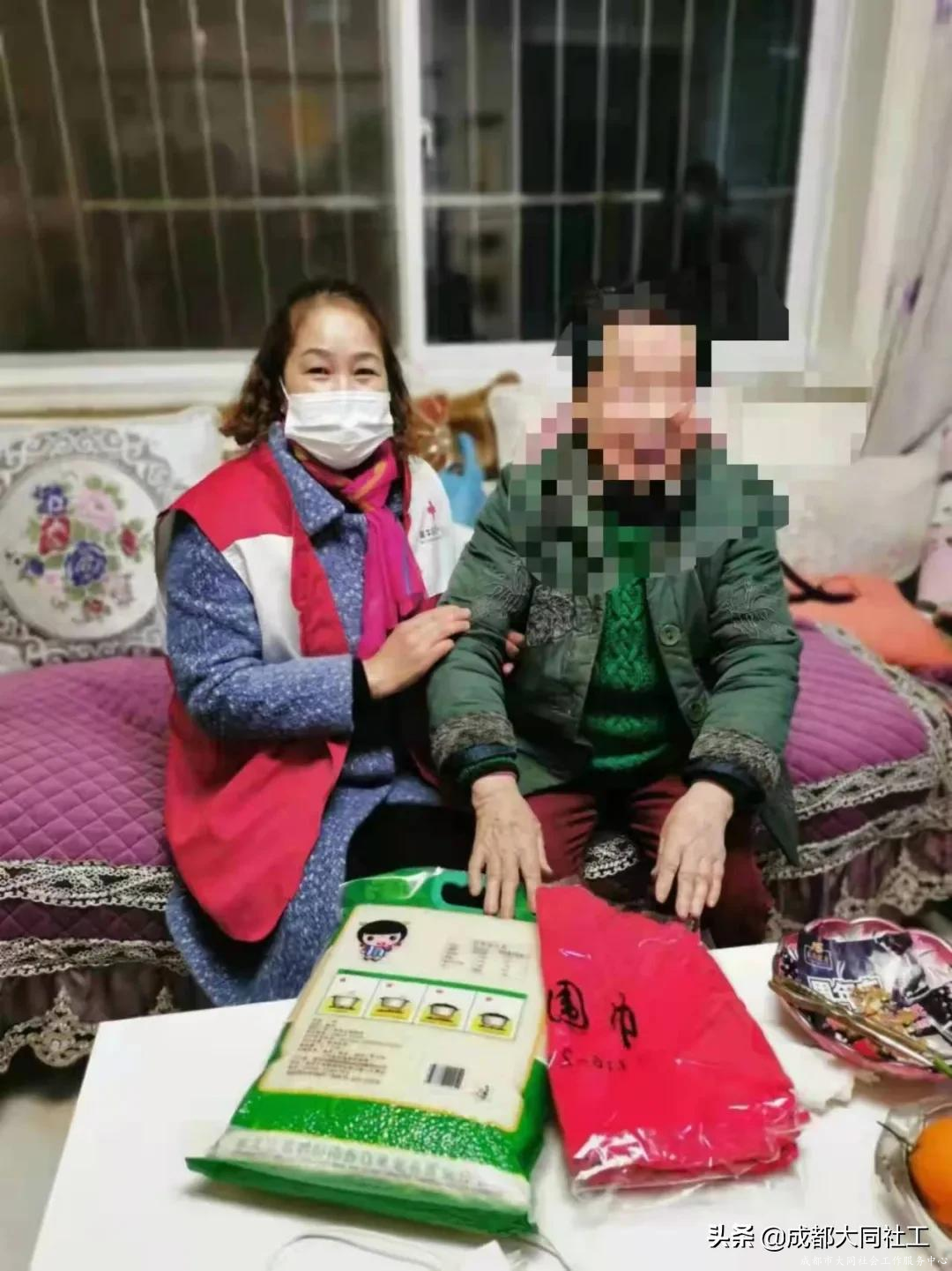 西華街道社工站助老志愿服務隊開展入戶關愛活動