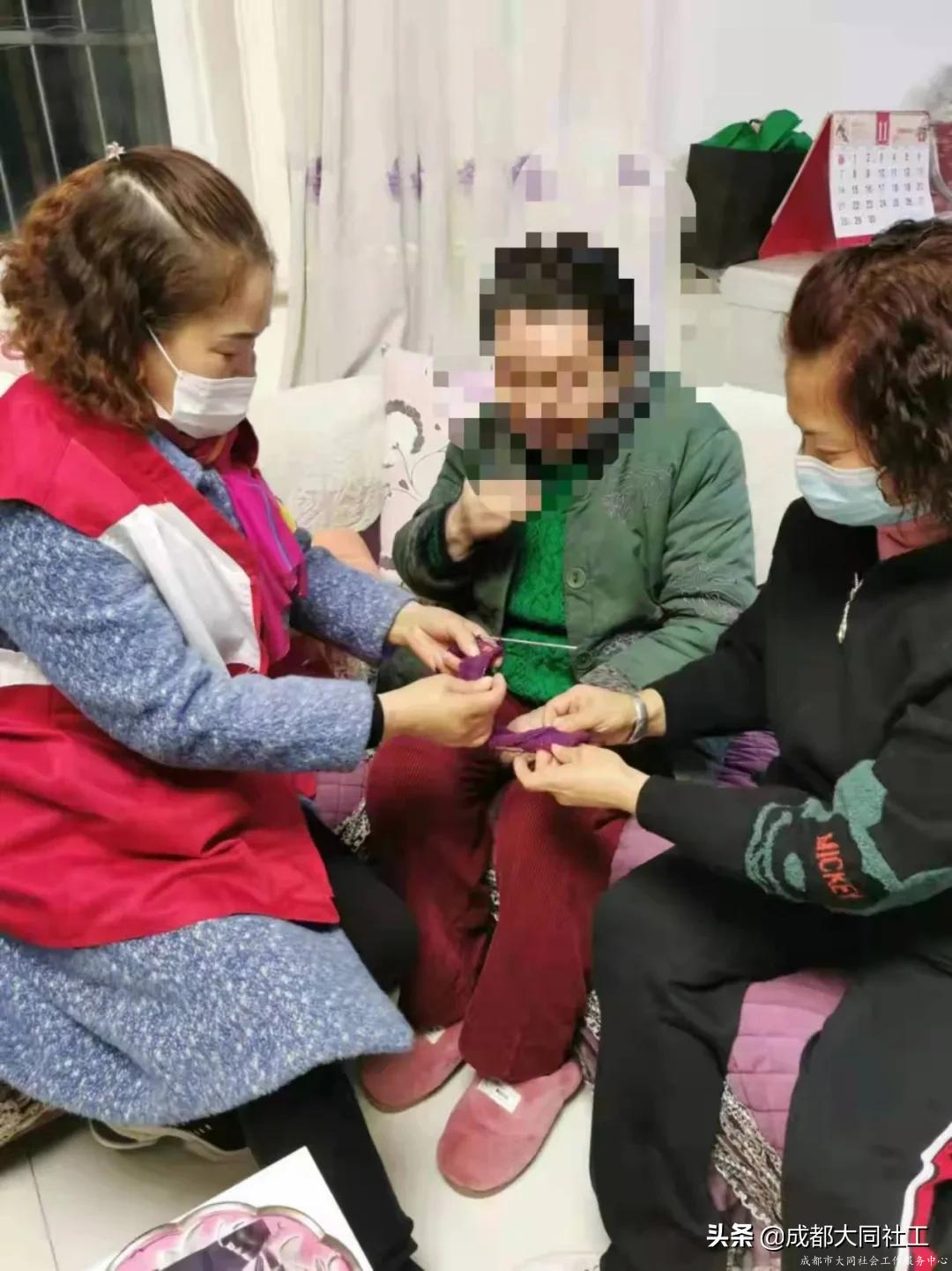 西華街道社工站助老志愿服務隊開展入戶關愛活動