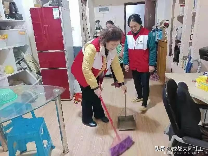 西華街道社工站助老志愿服務隊開展入戶關愛活動