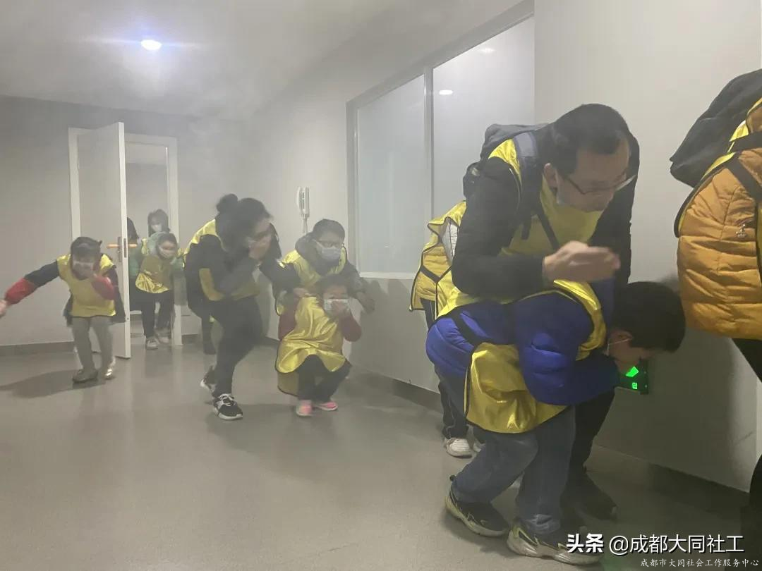 九里堤街道社工站“智慧生存親子營”防災(zāi)減災(zāi)教育活動
