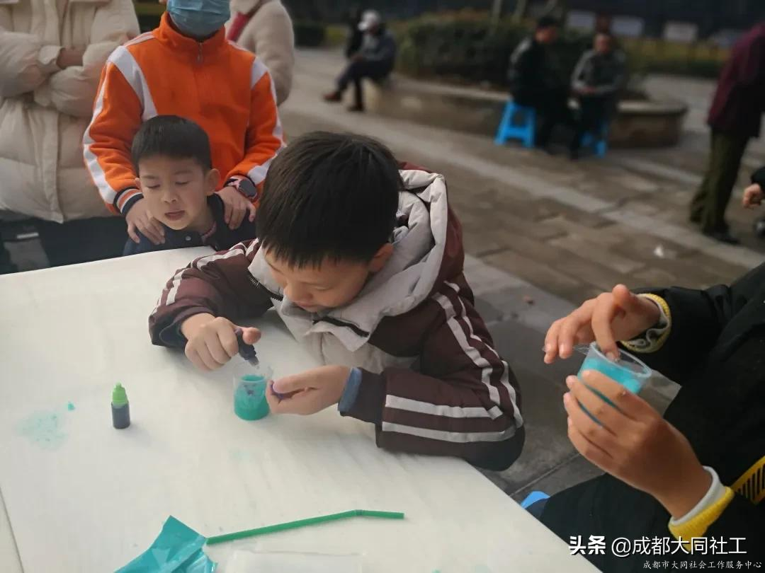 新華社區(qū)“玩轉(zhuǎn)科學(xué)實(shí)驗(yàn)，悅享探究樂趣”兒童科學(xué)啟蒙教育