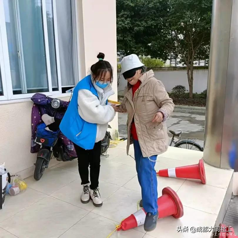 心存陽光·與愛共成長——紅光關(guān)愛援助站開展助殘主題活動