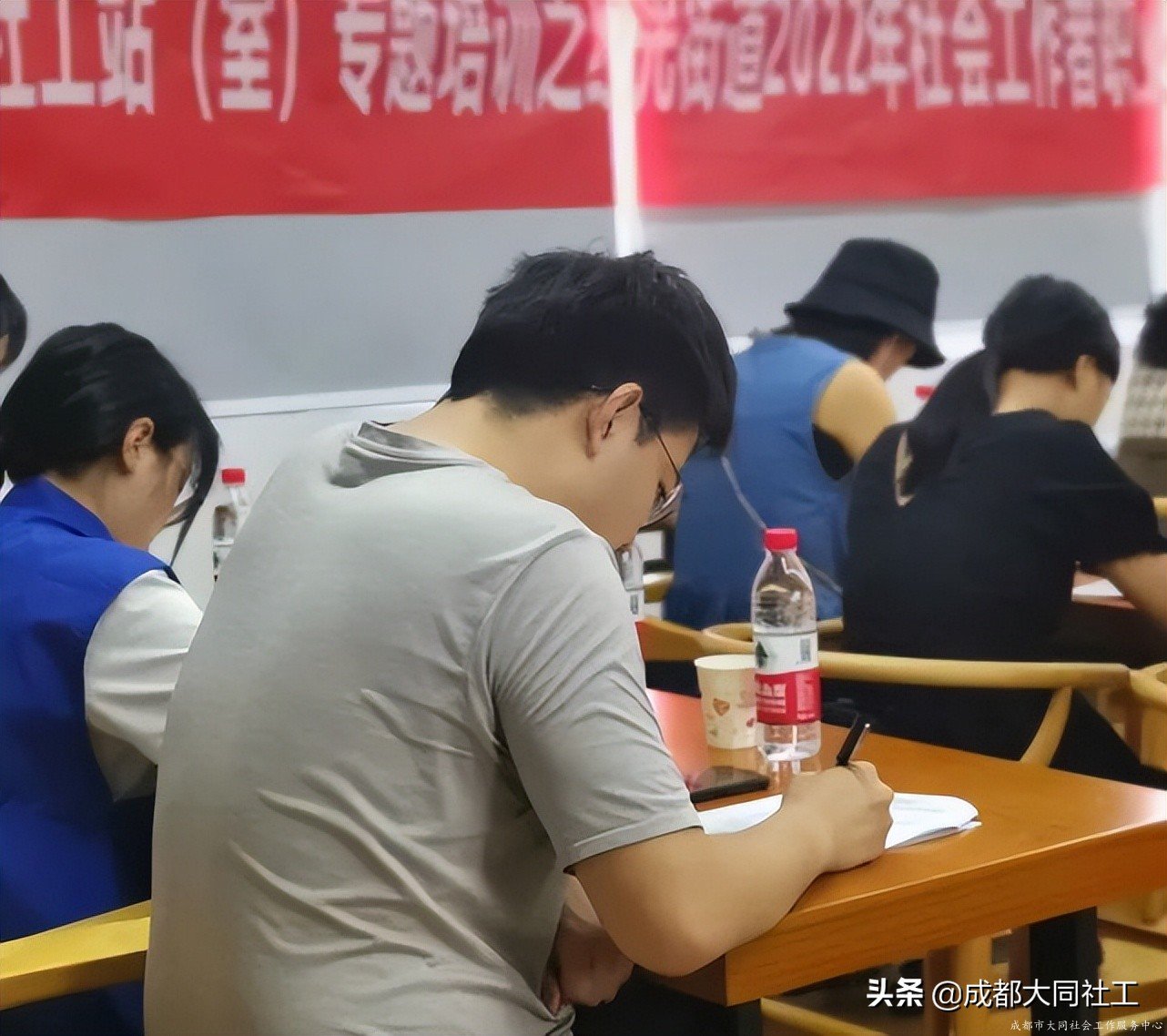 紅光街道社工站組織開展2022年助理社工考試模擬考試暨考前指導(dǎo)會