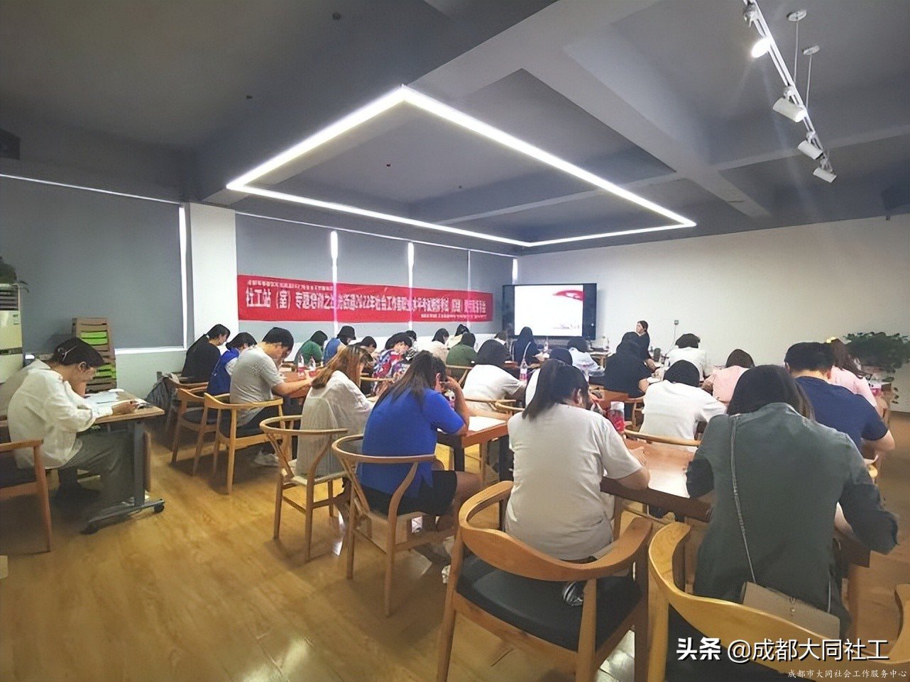 紅光街道社工站組織開展2022年助理社工考試模擬考試暨考前指導(dǎo)會